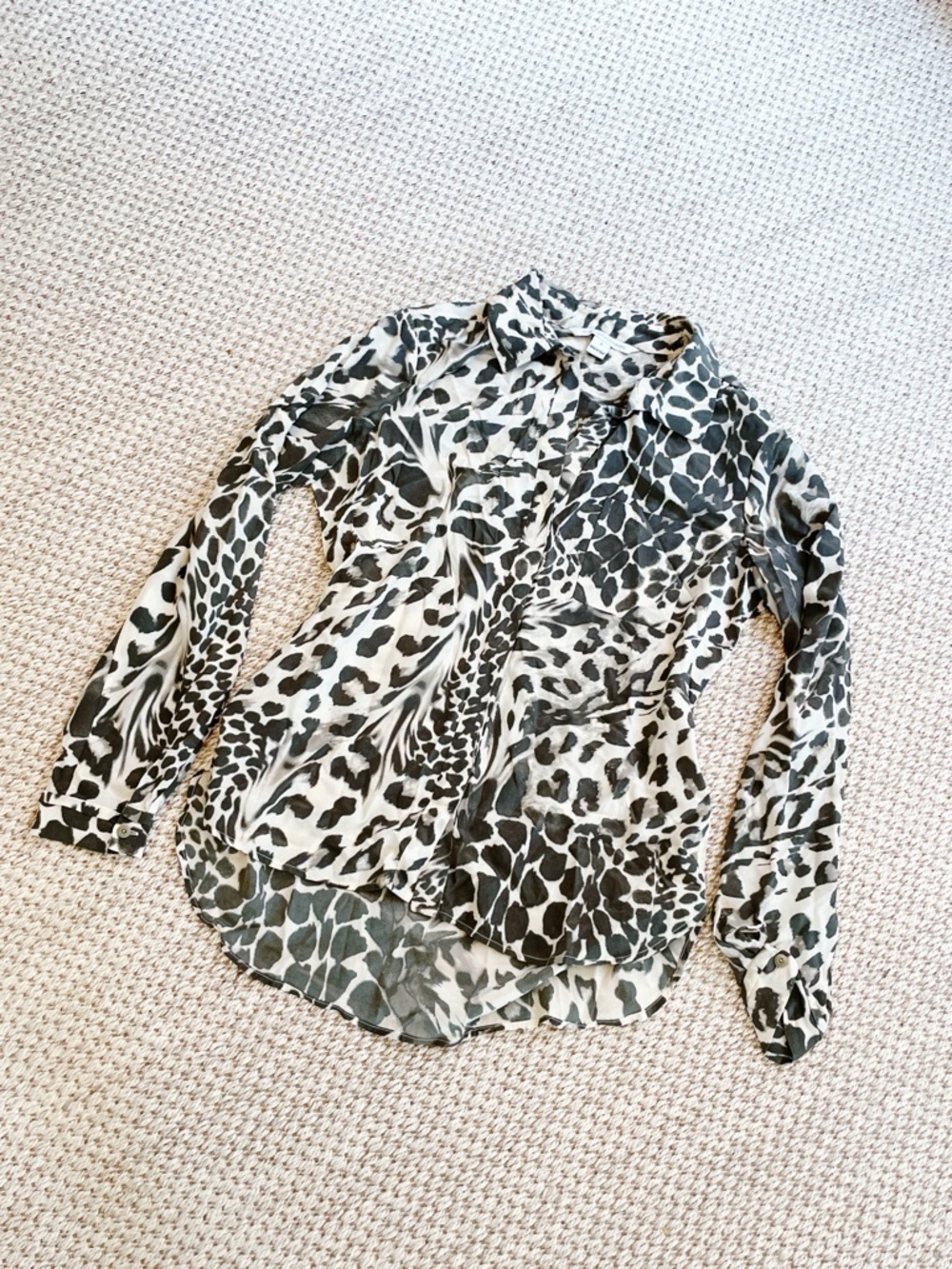 Diane von Furstenberg Silk Leopard Print Blouse Size 8 - Picture 3 of 11
